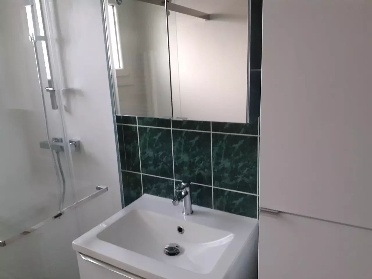 Carrelage et finitions de salle de bain